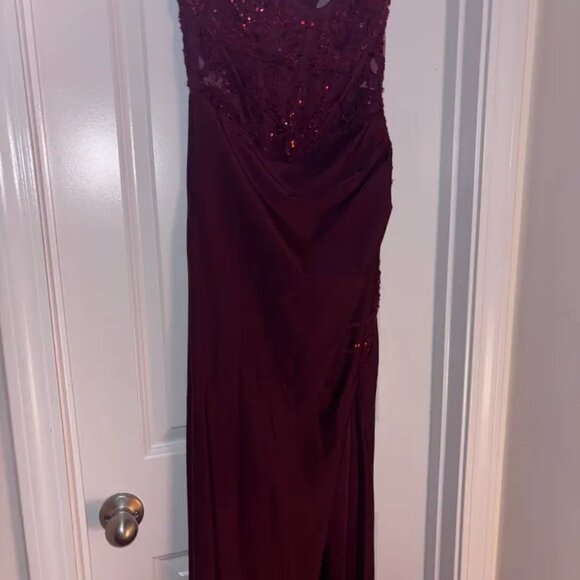 Burgundy ball gown - Picture 2 of 2